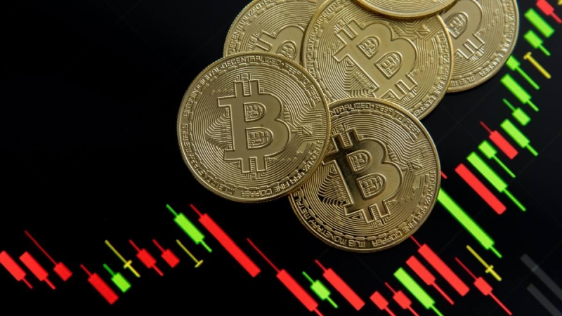 Банк Японии укрепил иену и вызвал отток средств из биткоин-ETF на 5 млн