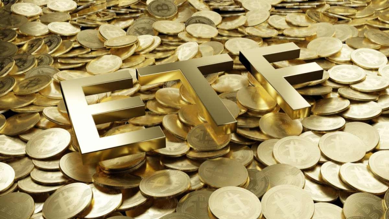 Эрик Балчунас: биткоин-ETF IBIT опережает золотой фонд GLD на 33 пункта